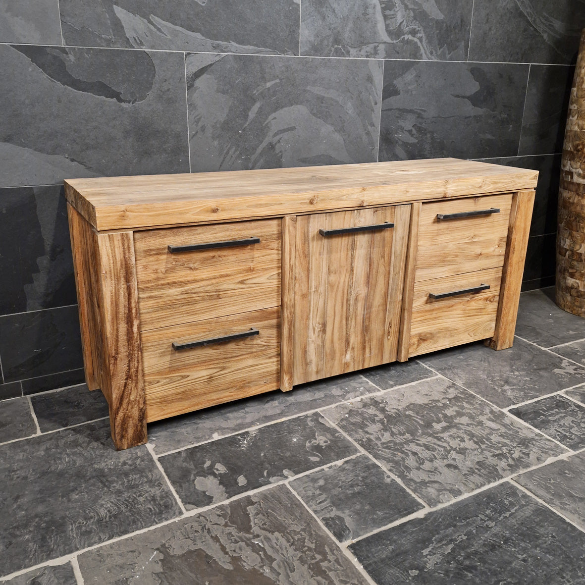 Handgefertigter Badezimmer-Unterschrank aus Teakholz von Bali, rustikale Oberfläche, stilvolle Badgestaltung, Model 3
