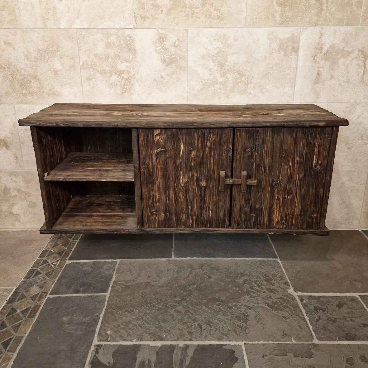 Teakholz Hängeschrank für Bad von Brunei, natürliches Design, 150x50x60cm, mit Türen und Ablagefläche für Badezimmer.