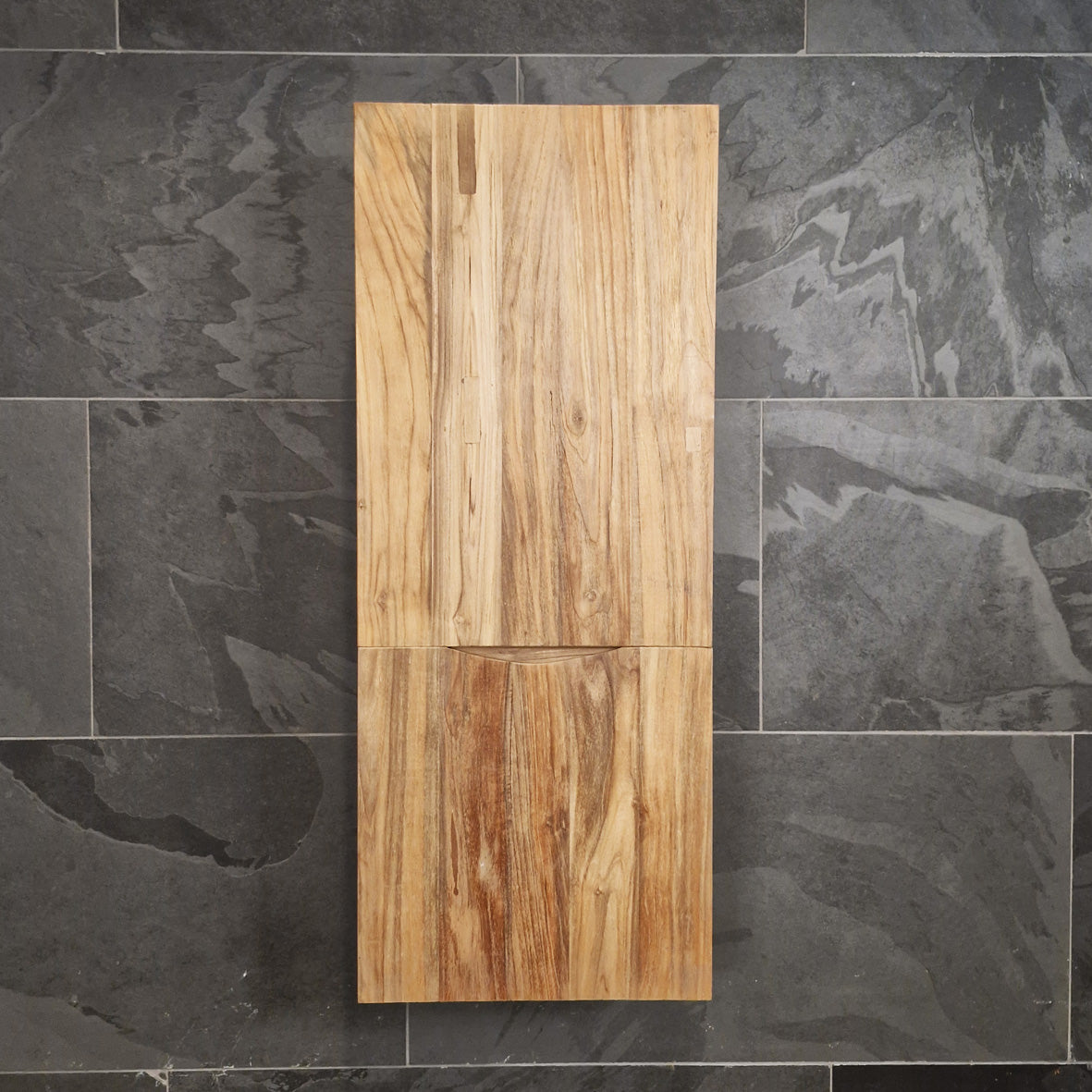 Zeitloser Teakholz Hängeschrank von Modell C für Badezimmer, 40x100x30cm, modernes Badmöbel mit stilvollem Design