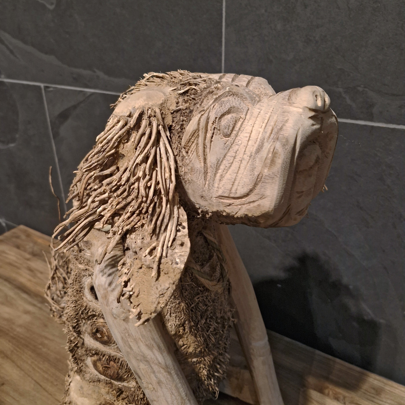 Hund-Badgestaltung aus Wurzelholz, rechteckiges Design, Maße 53x25x37cm, von der Marke TIERE.