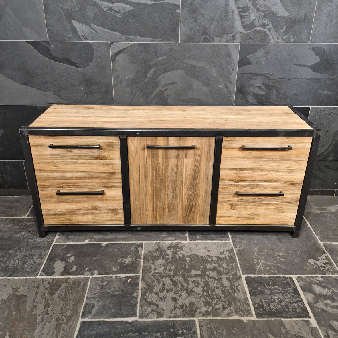 Moderner Bad-Unterschrank aus recyceltem Teakholz von Metal Look, in verschiedenen Größen, mit stilvollem Design.