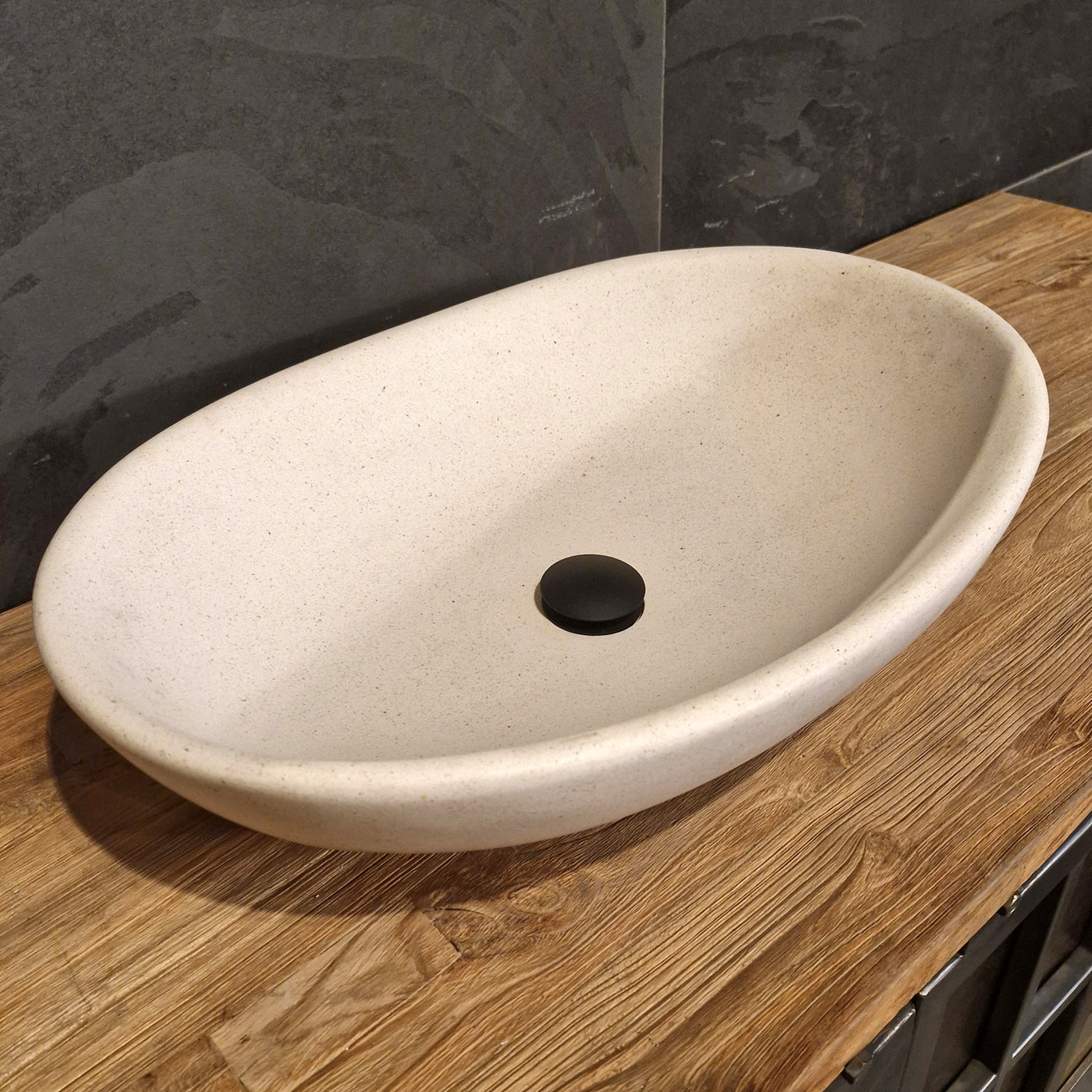 Aufsatzwaschbecken aus Mineralguss im gebrochenen weißen Terrazzo-Design, 60x40x15cm, für moderne Badgestaltung.