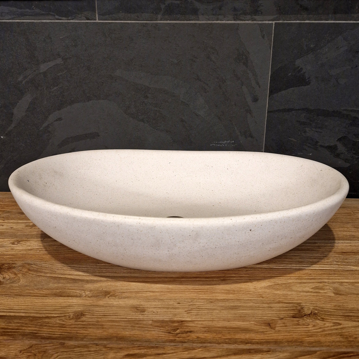Aufsatzwaschbecken aus Mineralguss im Terrazzo-Design in gebrochenem Weiß, 60x40x15cm für moderne Badgestaltung.