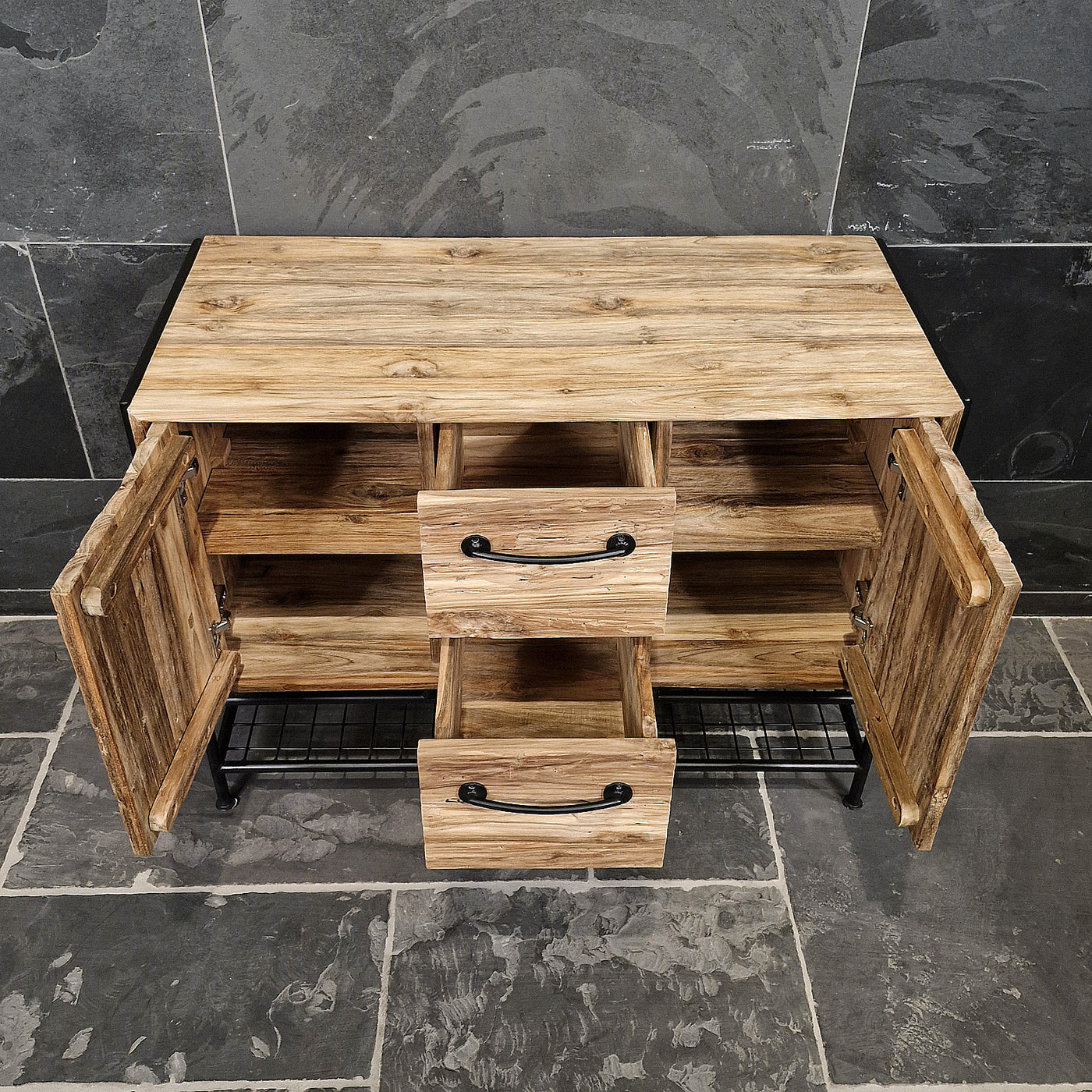 Kleiner Badschrank aus recyceltem Teakholz mit Gitterablage, YOGYAKARTA, Sanana-Design, Maße 100x47x80cm.