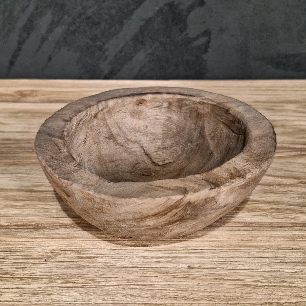Deko-Schale aus Teakholz in verschiedenen Größen, ideal für Badgestaltung, mit natürlichen Holzmaserungen und handgefertigtem Design