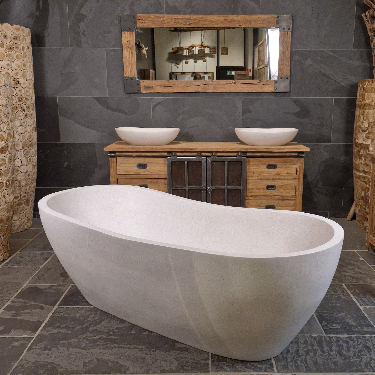 Badewanne freistehend | Terrazzo, gebrochenes Weiß