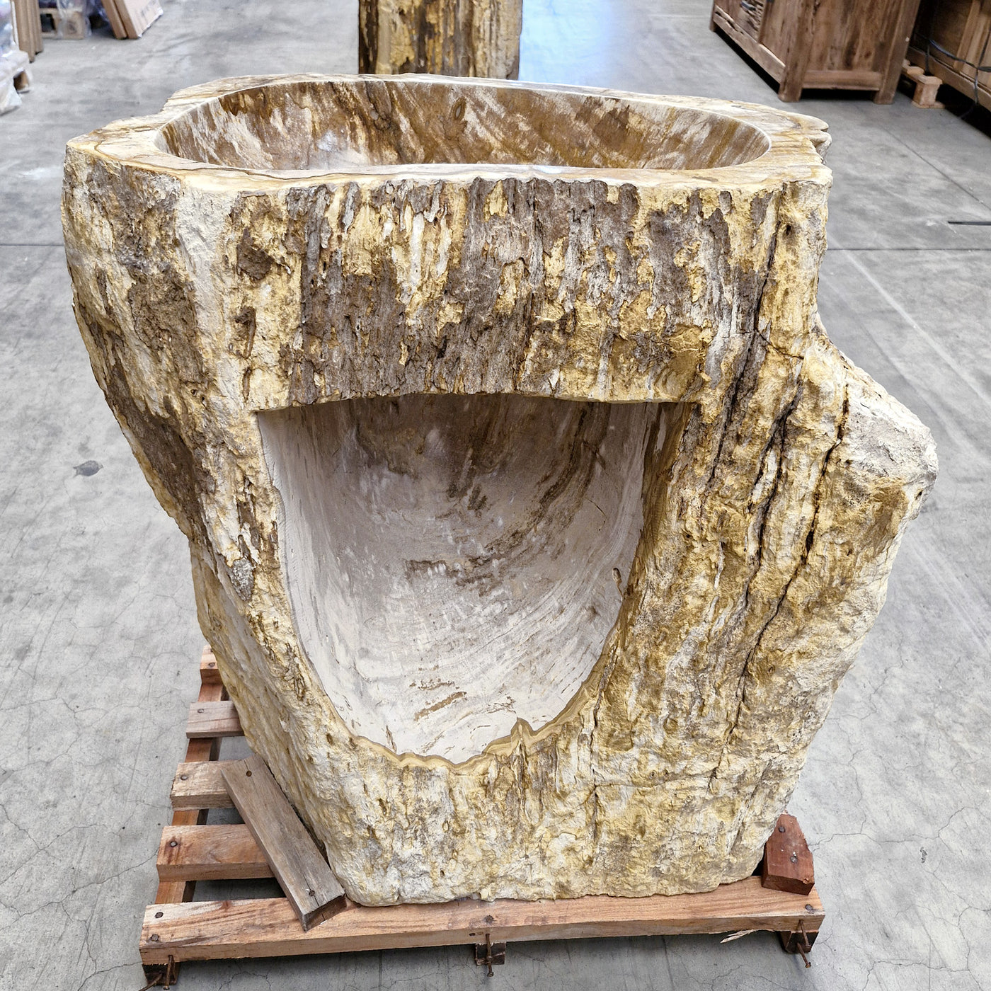 Standwaschbecken aus versteinertem Holz von Zakynthos, 87 x 47 x 90 cm, für elegante Badezimmergestaltung.