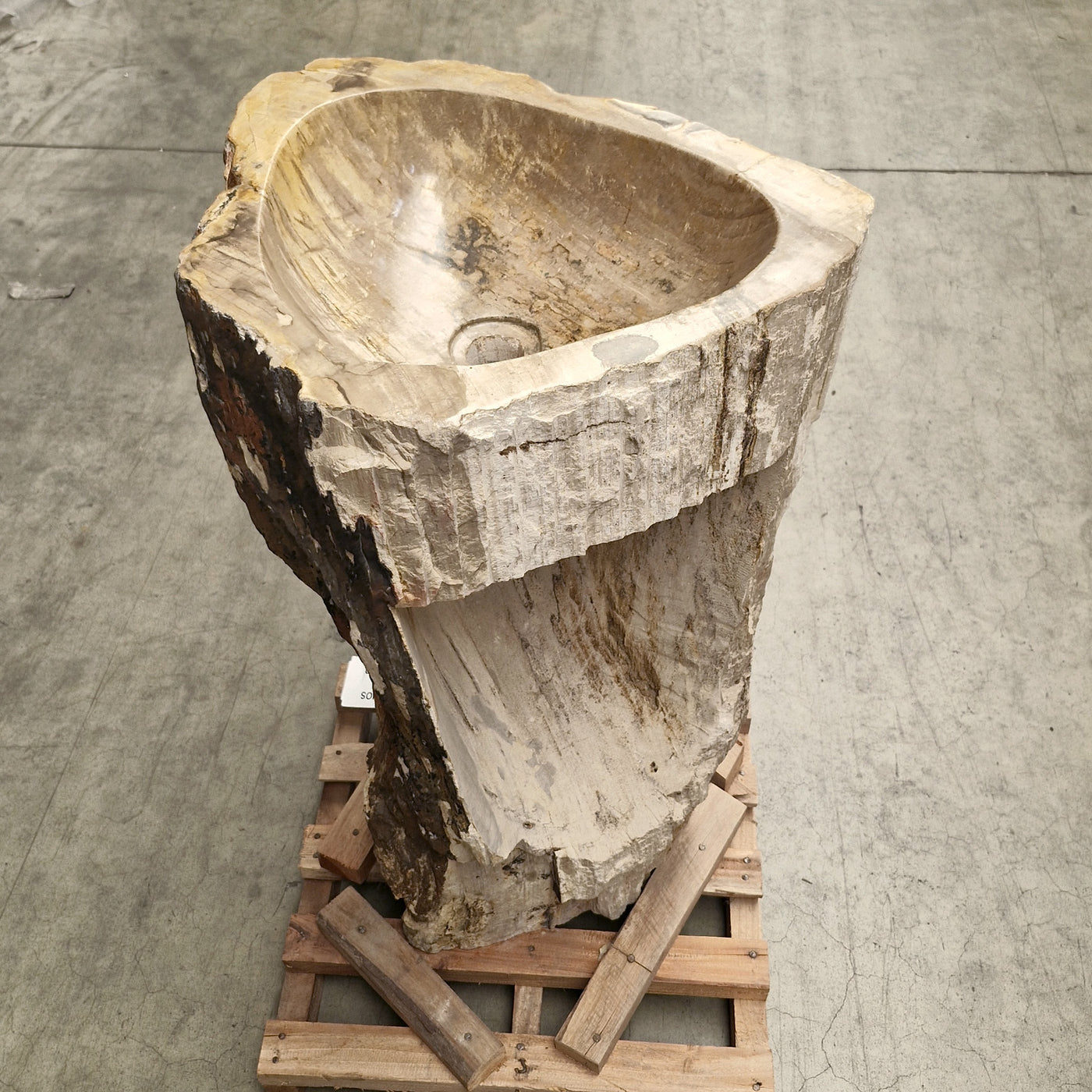 Standwaschbecken aus versteinertem Holz, 49x44x90 cm, Badgestaltung von Zakynthos, natürliche Holzstruktur sichtbar
