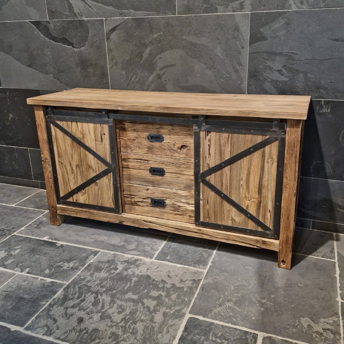 Teakholzmöbel für das Badezimmer, OTARA Badunterschrank mit zwei Türen und drei Schubladen, langlebige Badgestaltung.