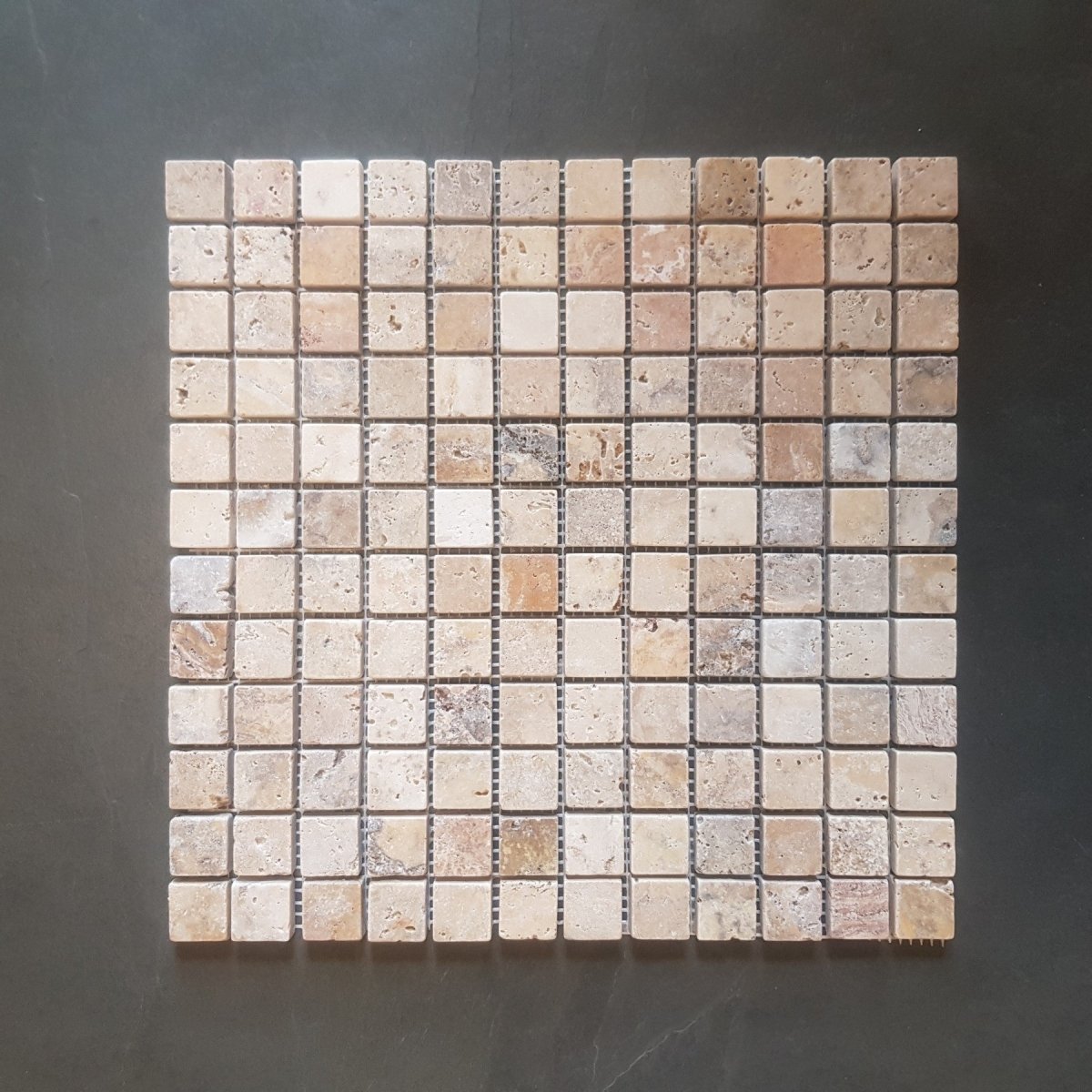 Kleine Travertin Mosaikfliesen von SCABAS ANTIK GOLD, Naturstein, 2,2 x 2,2 cm, detailreiche Oberfläche