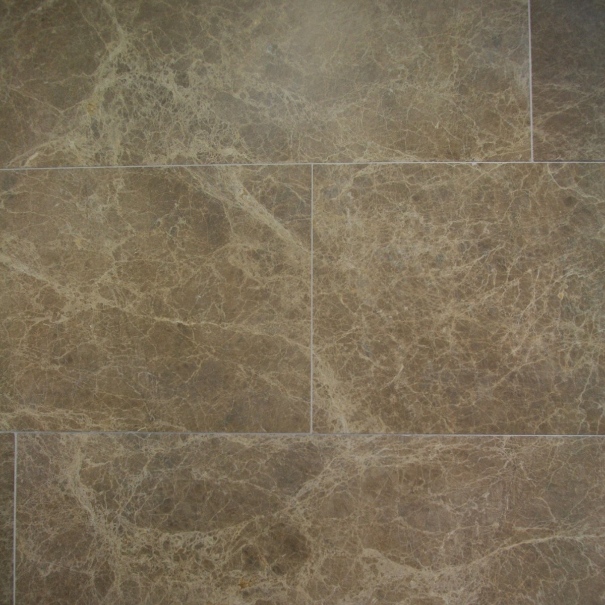 Marmorfliesen von EMPERADOR LIGHT aus Naturstein, quadratische Fliesen mit eleganter Marmorstruktur, ideal für Boden und Wand.