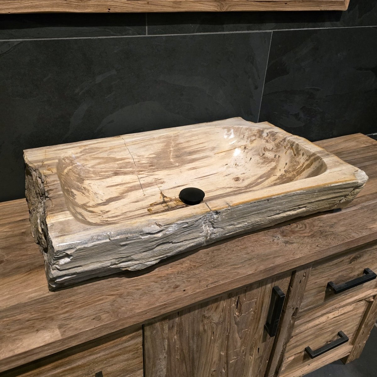 Aufsatzwaschbecken aus versteinertem Holz und Naturstein, handgefertigtes Unikat, 60-80 cm, für moderne Badgestaltung von Fossil Wood.