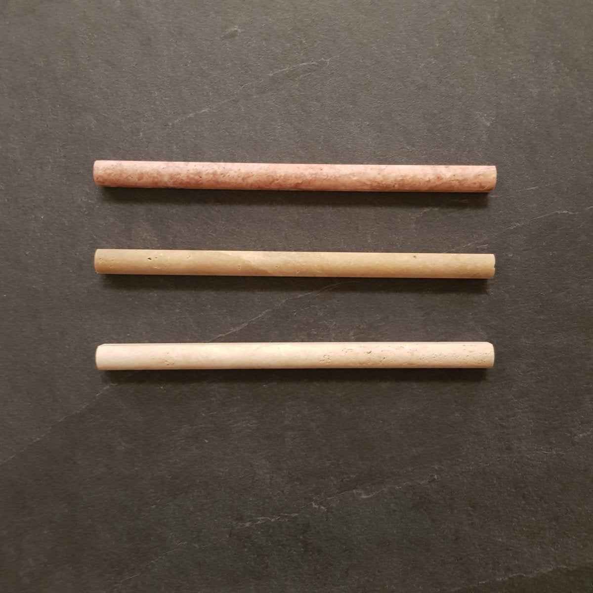 Naturstein Pencil Travertin Bordüre in drei Farbvarianten, detailreiche natürliche Fliesenbordüre für Dekorationszwecke