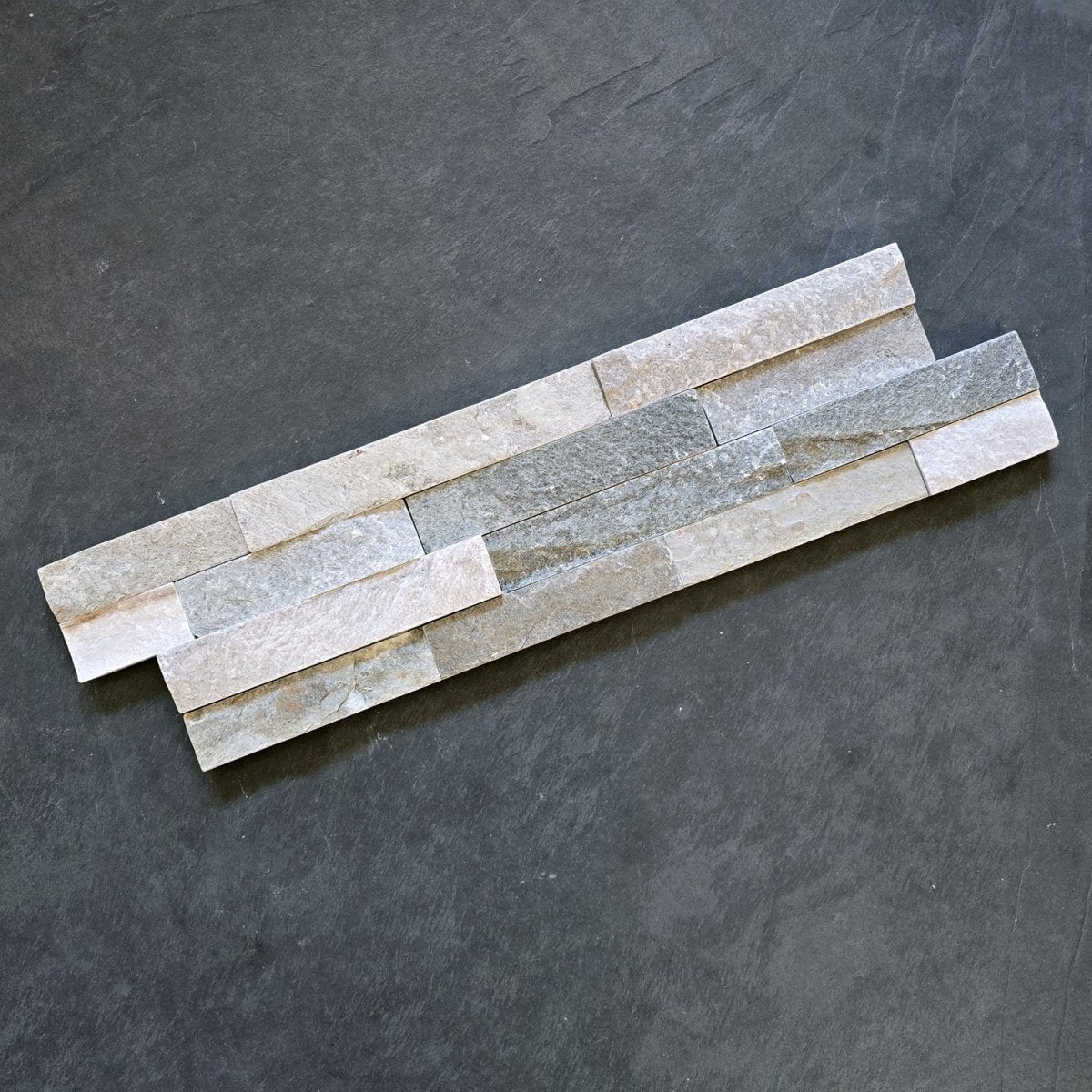 Naturstein Verblender aus Quarzit, natürliche Oberflächenstruktur, ideal für Wandgestaltung, von der Marke QUARZIT.