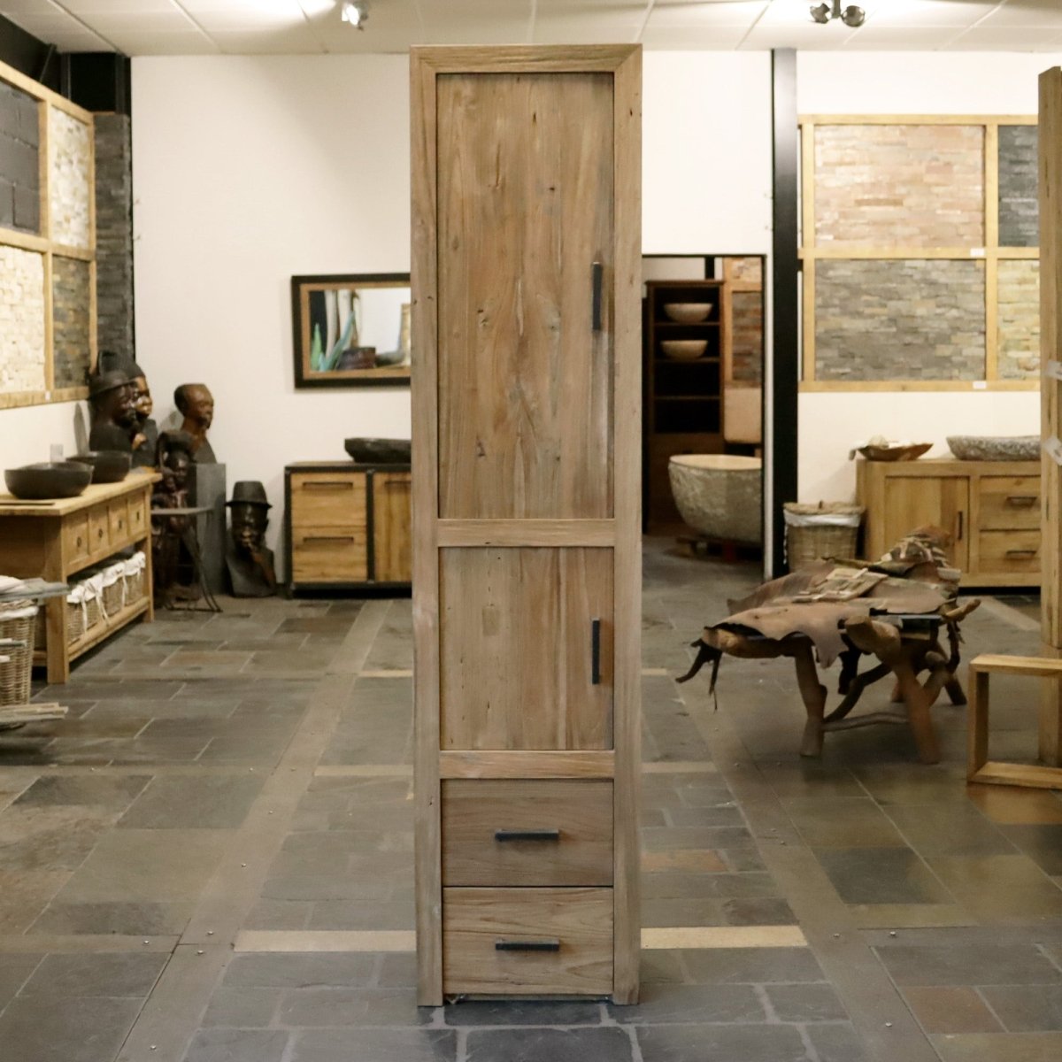 Naturbelassener Teakholz Hochschrank für Badezimmer von TAMAR, robustes Badmöbel, Modell 6, mit Türen und Stauraum