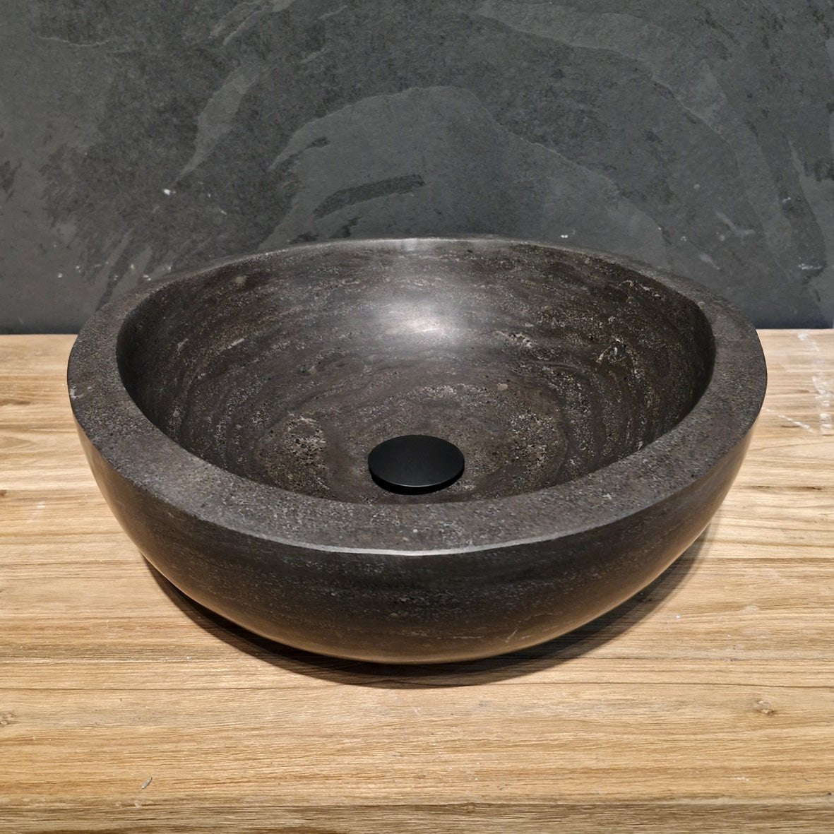 Glattes Blaustein-Aufsatzwaschbecken aus Naturstein von CAIRO für Badgestaltung in verschiedenen Größen, modernes Design.