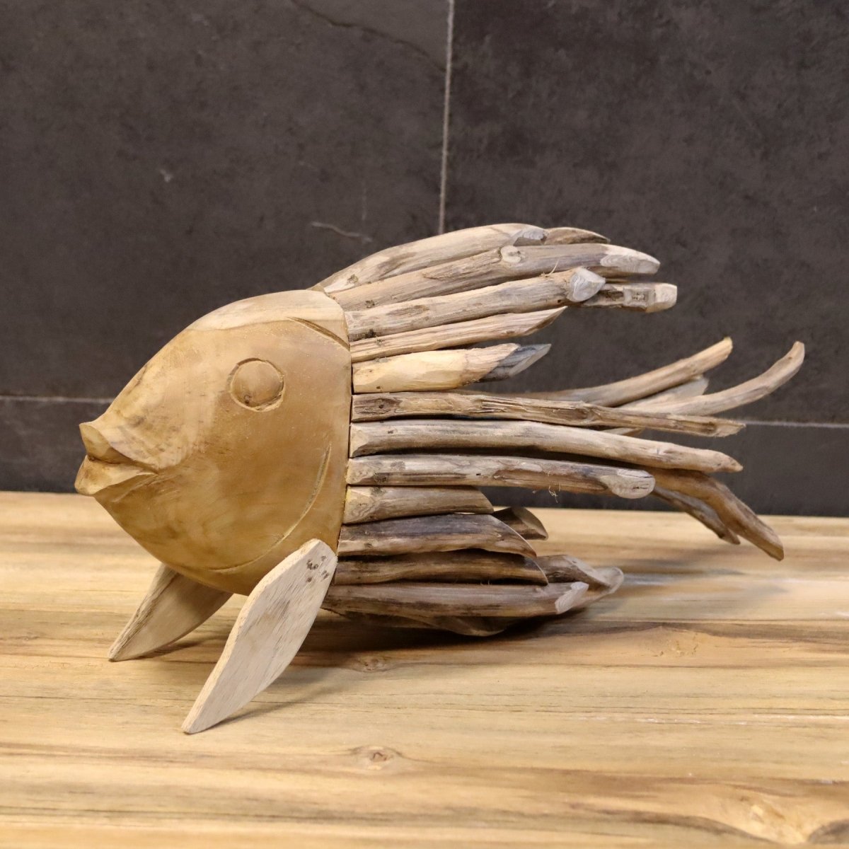 Deko Fisch aus Altholz, 10 x 18 x 38 cm, perfekt für Badgestaltung, von der Marke TIERE, handgefertigt und rustikal.
