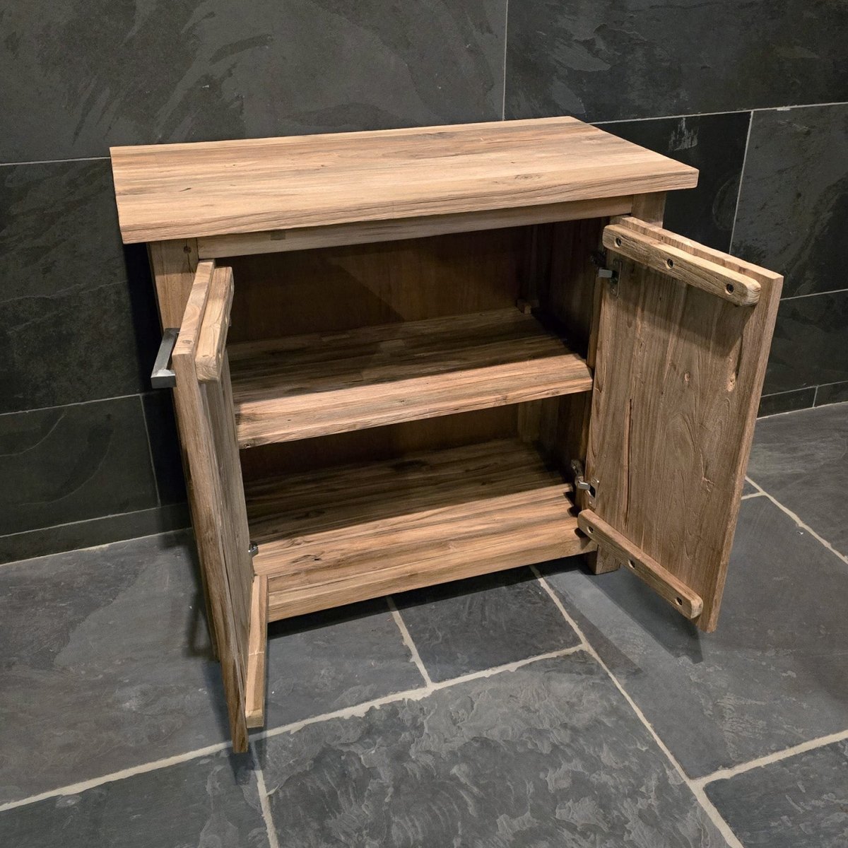 Recycelter Teak-Badunterschrank von Bantam, handgefertigt mit Charakter, modernes Badmöbel für stilvolle Badgestaltung.