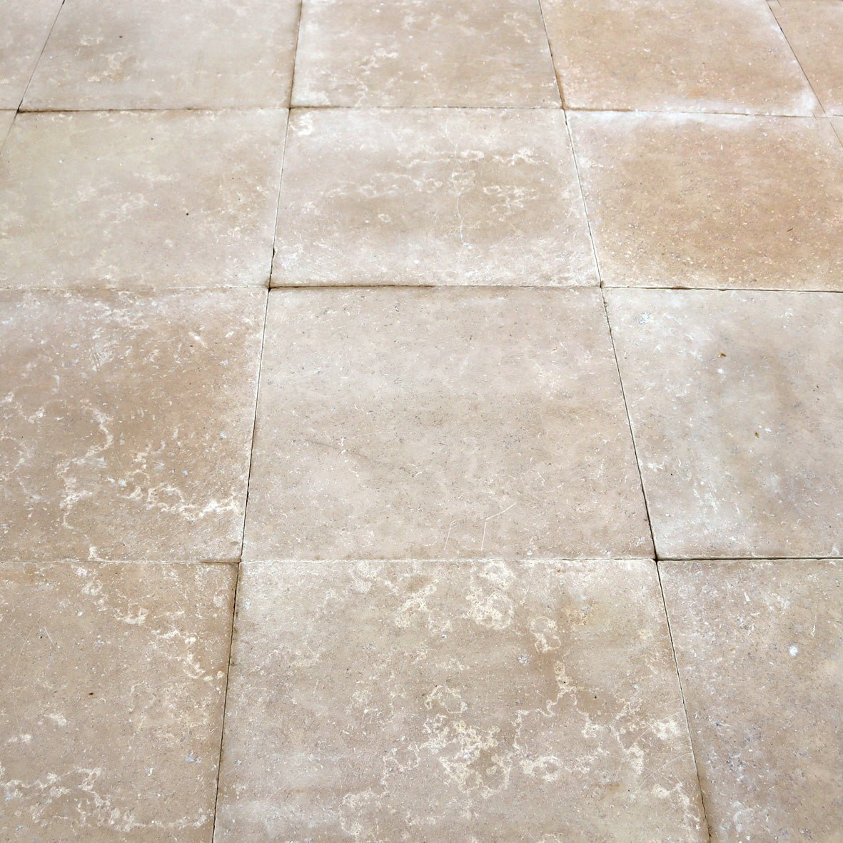 Natürliche Kalkstein-Terrassenplatten von SINAI PEARL, robuste Naturstein-Bodenbeläge für Terrasse und Außenbereich