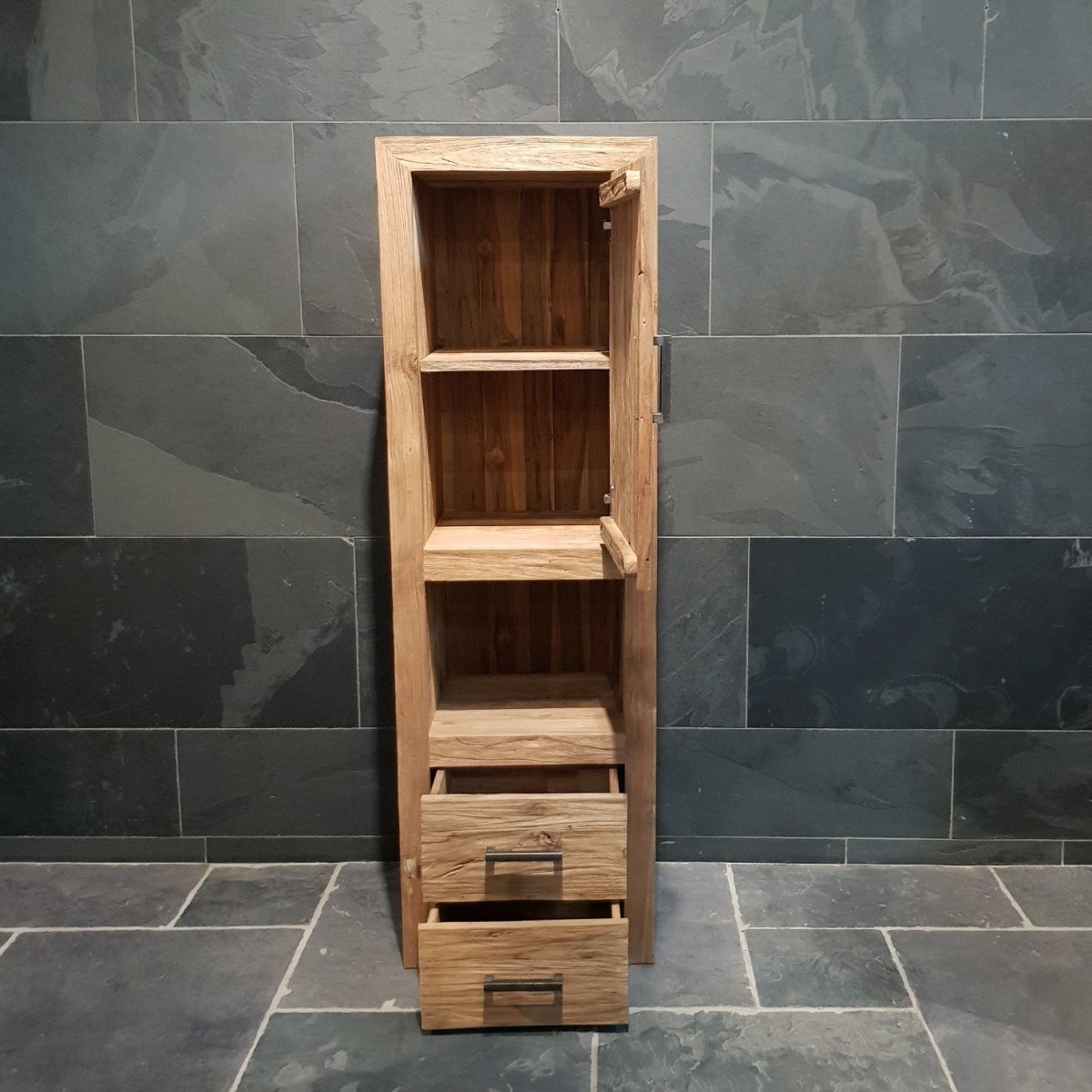 Hochschrank aus Teakholz von TAMAR für das Badezimmer, modernes Design und funktionale Badgestaltung, Model 3
