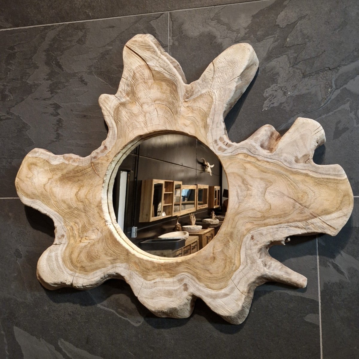Wandspiegel Badspiegel aus recyceltem Teakholz in verschiedenen Größen, ideal für Badezimmergestaltung, von Baumstumpf.