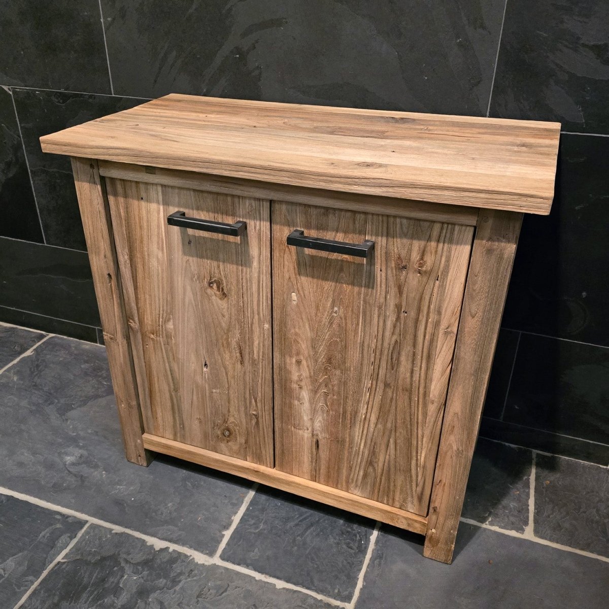 Handgefertigter Badezimmer-Unterschrank aus recyceltem Teakholz von Bantam, stilvolle Badgestaltung mit Charakter, Modell 7