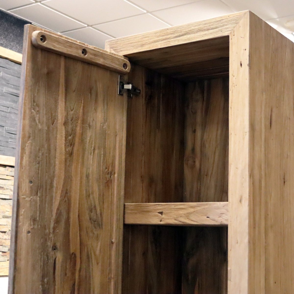 Naturbelassener Teakholz Hochschrank für Badezimmer von TAMAR, robustes Badmöbel mit stilvoller Badgestaltung, Modell 6