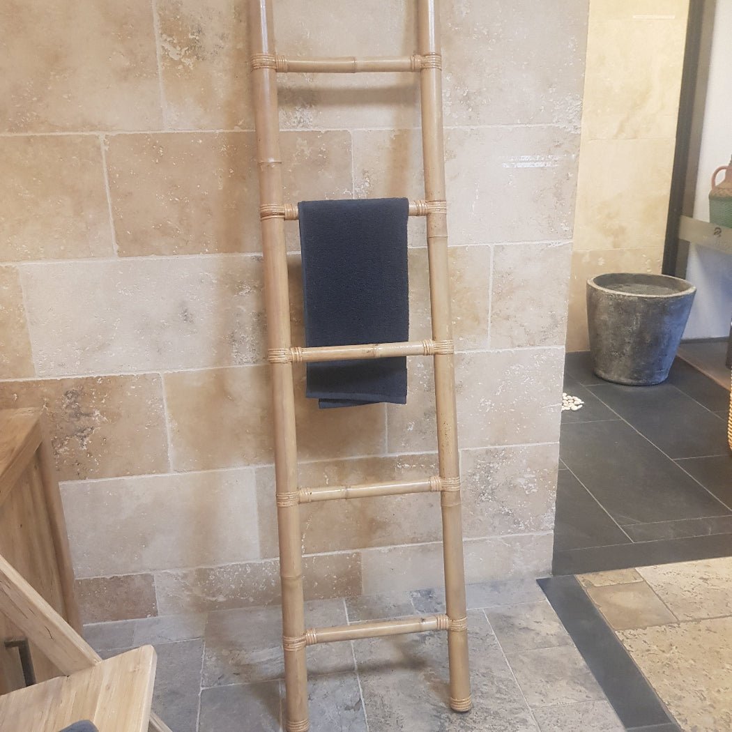 Nachhaltiges Badaccessoire aus Bambus, stilvoller HANDTUCHLEITER für Badgestaltung, leicht und umweltfreundlich.