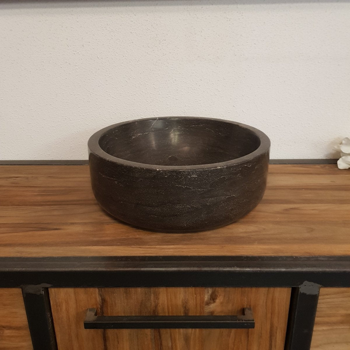 Rundes Aufsatzwaschbecken aus glattem Blaustein im Naturstein-Design, passend für Badgestaltung, von ROME in verschiedenen Größen