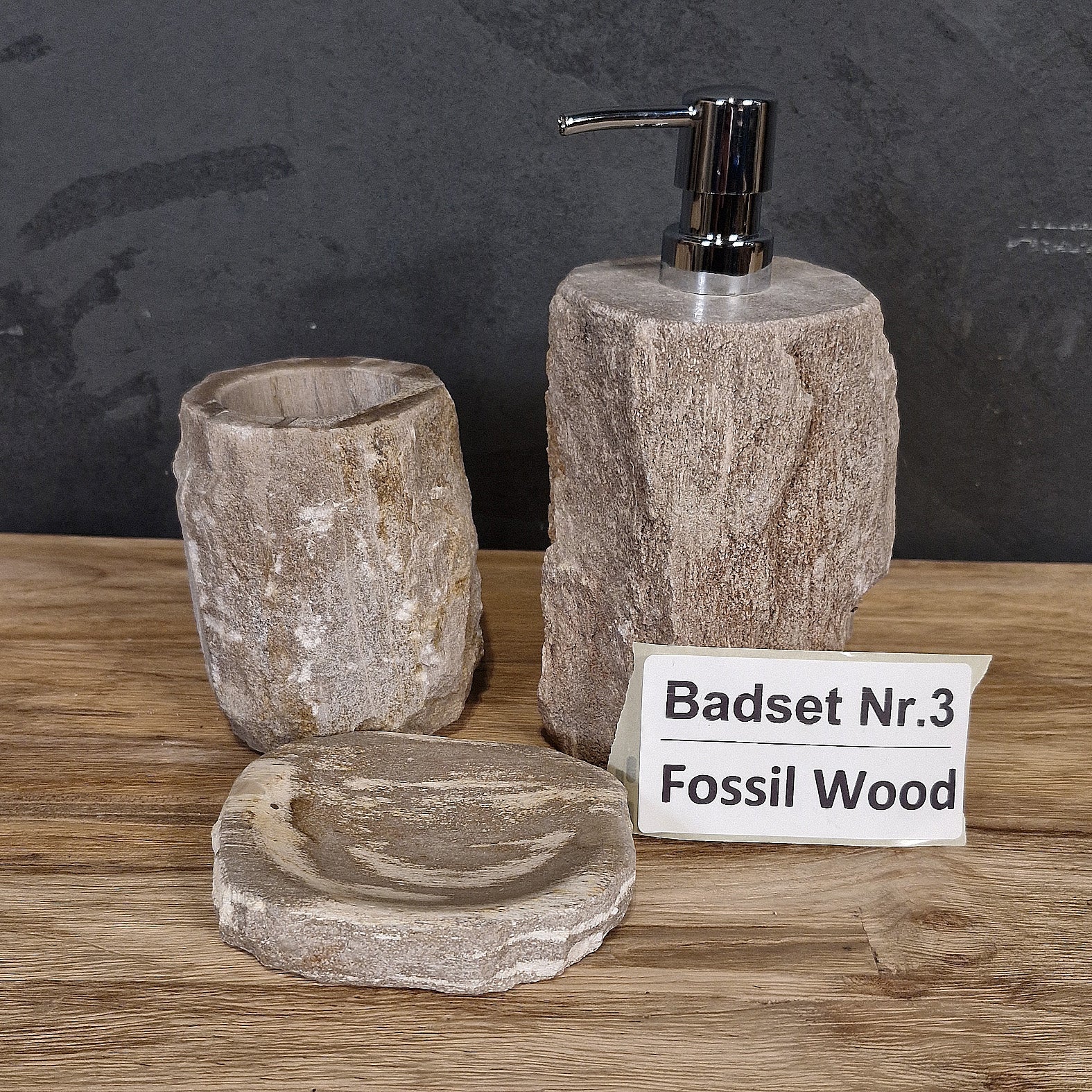 Drei-teiliges Versteinertes Holz Badset mit FossilWood-Design, inklusive Seifenspender und Badaccessoires, naturbelassenes Fossilholz.