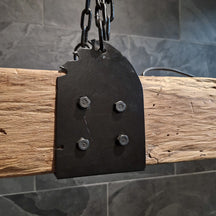 Hängelampe Spotlight aus Teakholz, moderne Badgestaltung, schmale Balkenlampe mit warmem Holzdesign