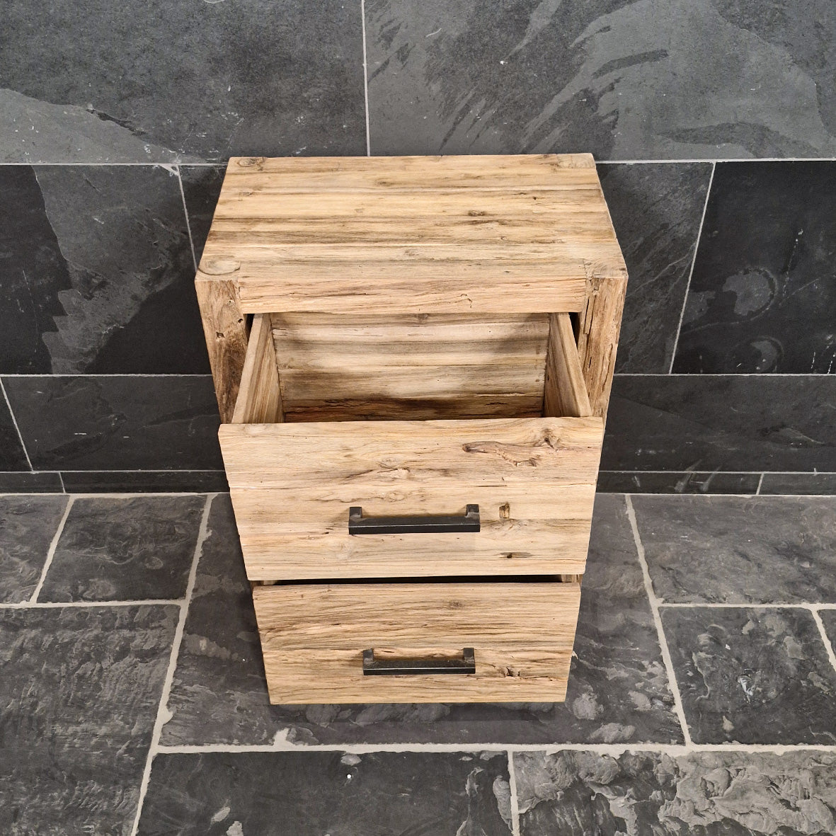 Kompakte Teak Badmöbel aus recyceltem Holz, Modell 9, von Bantam, für stilvolle Badgestaltung.