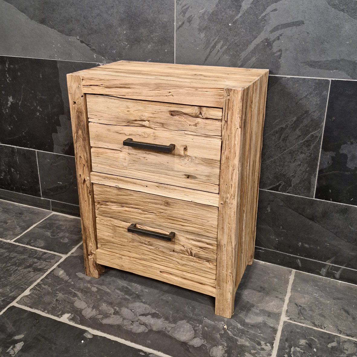 Komplettes Teak-Badmöbel von Bantam, kompakte Badgestaltung aus recyceltem Holz, Modell 9, mit Waschbecken und Stauraum.