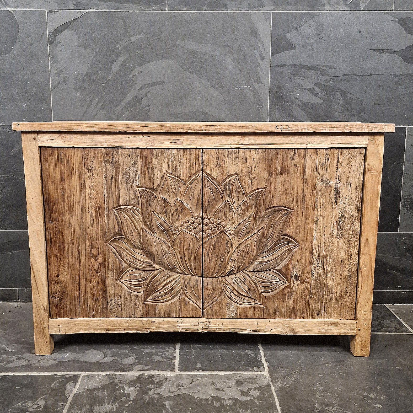 Sample Unterschrank mit Carving Blume | Recyceltes Teakholz | Lotus