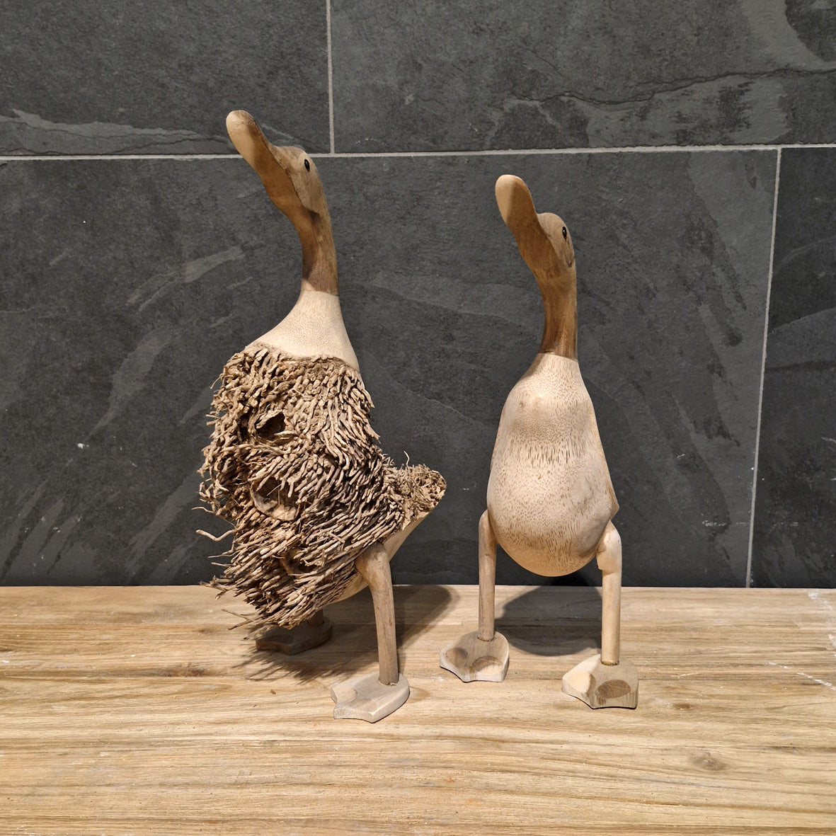 Deko-Ente aus Teakholz in natürlicher Wurzelholz-Optik, ideal für Badgestaltung, von der Marke TIERE