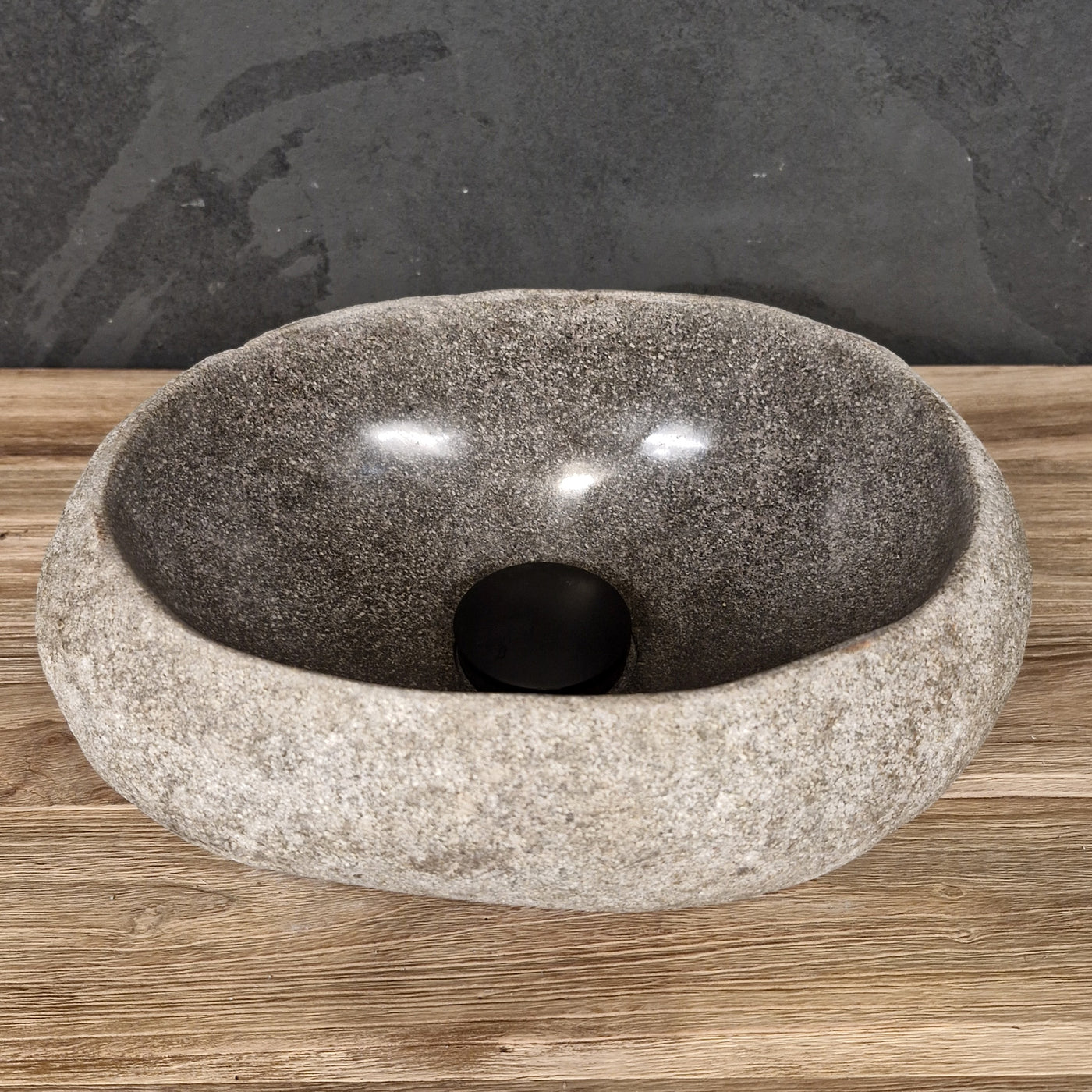 Aufsatzwaschbecken aus Flussstein, naturbelassen, handgefertigtes Unikat, 32x21x11 cm, für stilvolle Badgestaltung.
