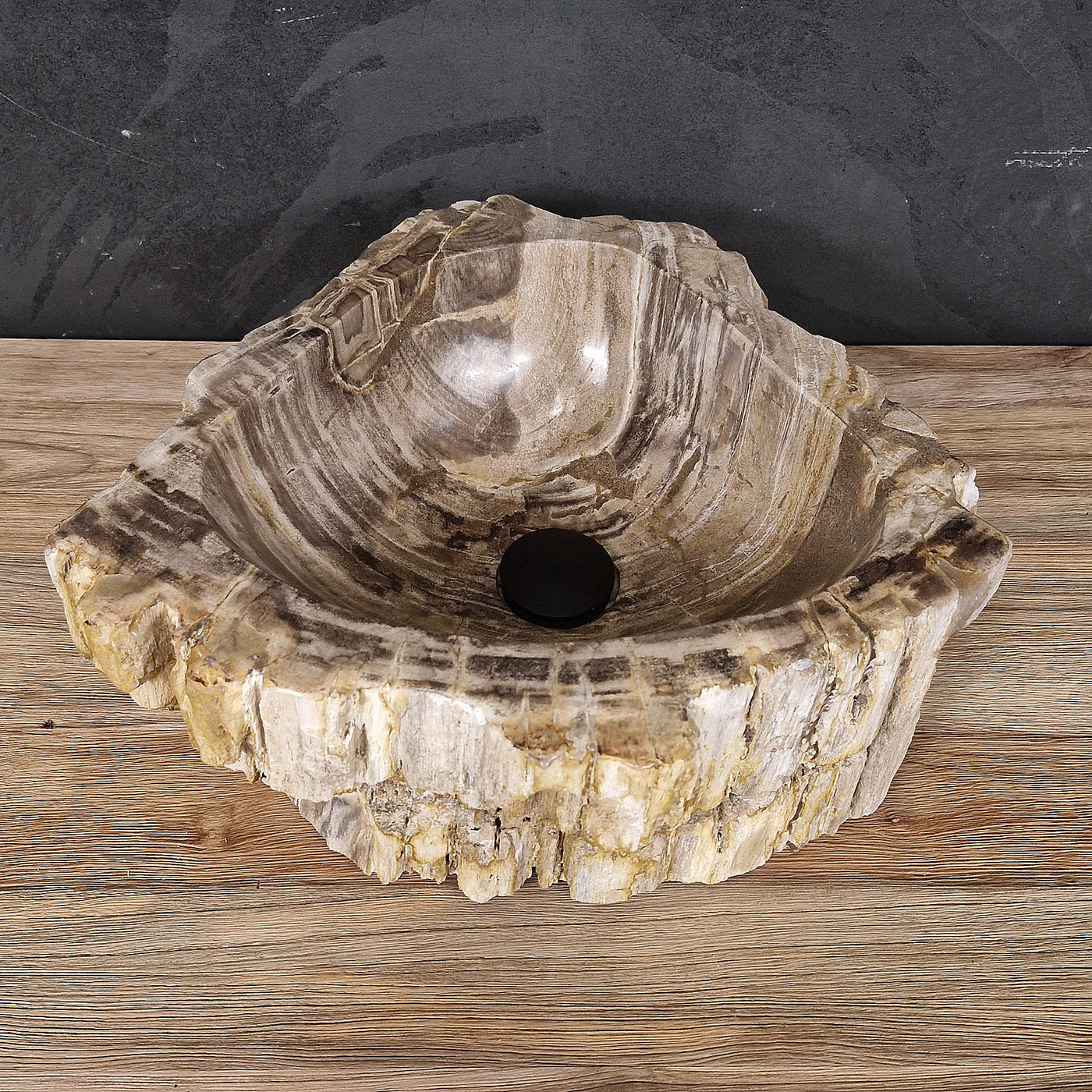 Aufsatzwaschbecken aus versteinertem Holz von FOSSIL WOOD, Naturstein, Unikat, Maße 40-60 cm, für Badgestaltung.