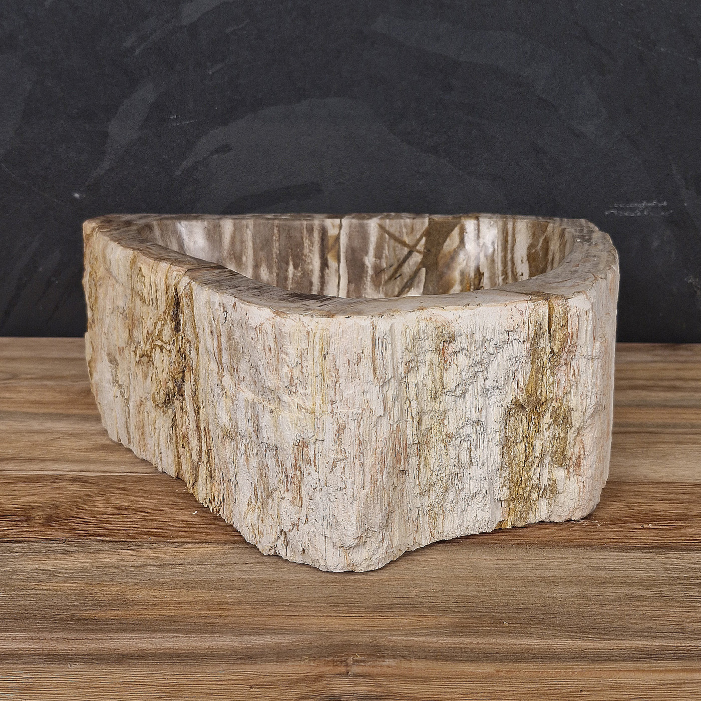 Aufsatzwaschbecken aus versteinertem Holz von Fossil Wood, Naturstein, Unikat, Maße 44x36x14 cm, für stilvolle Badgestaltung.