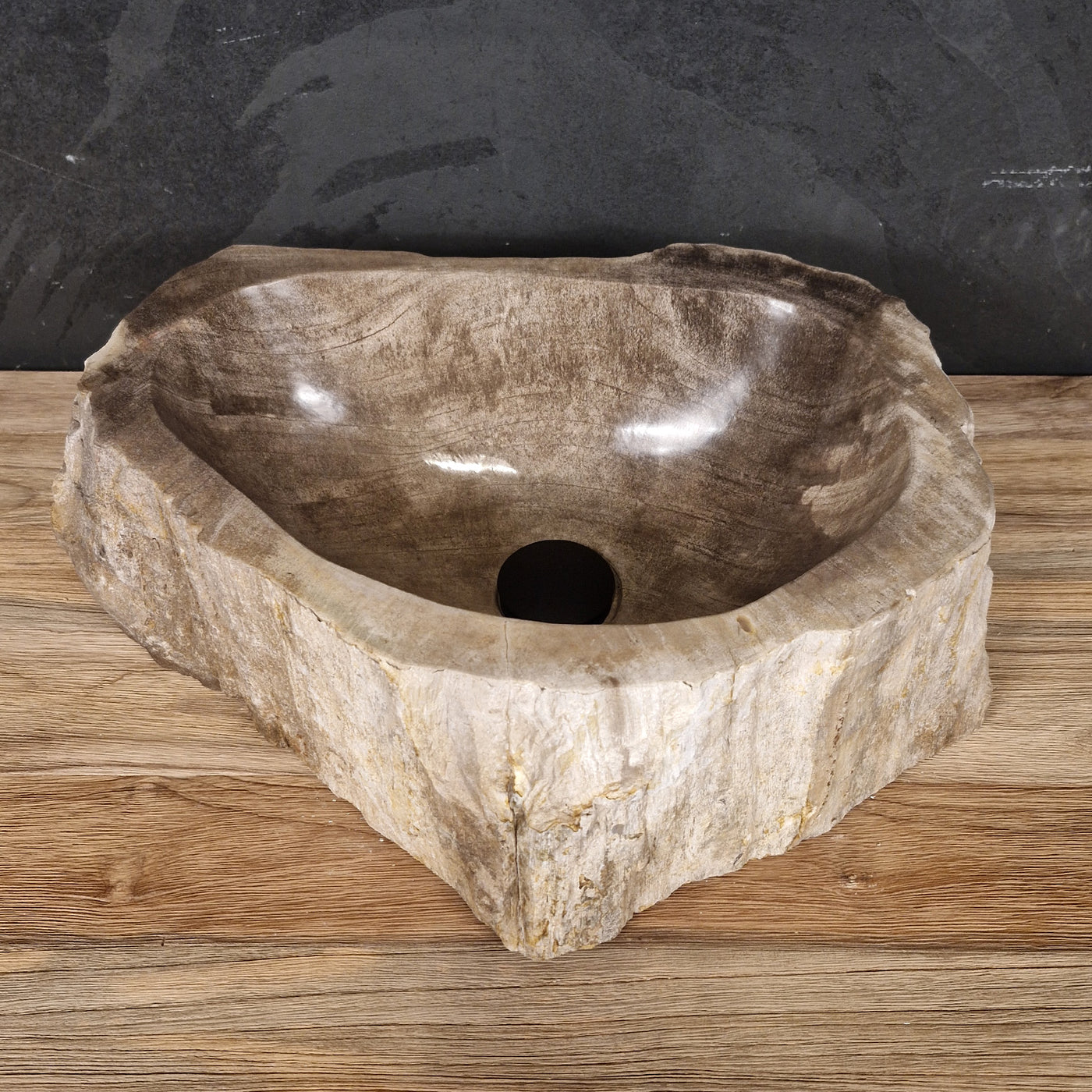 Aufsatzwaschbecken aus versteinertem Holz von FOSSIL WOOD, Naturstein, Unikat, 47x36x15 cm, für Badgestaltung.