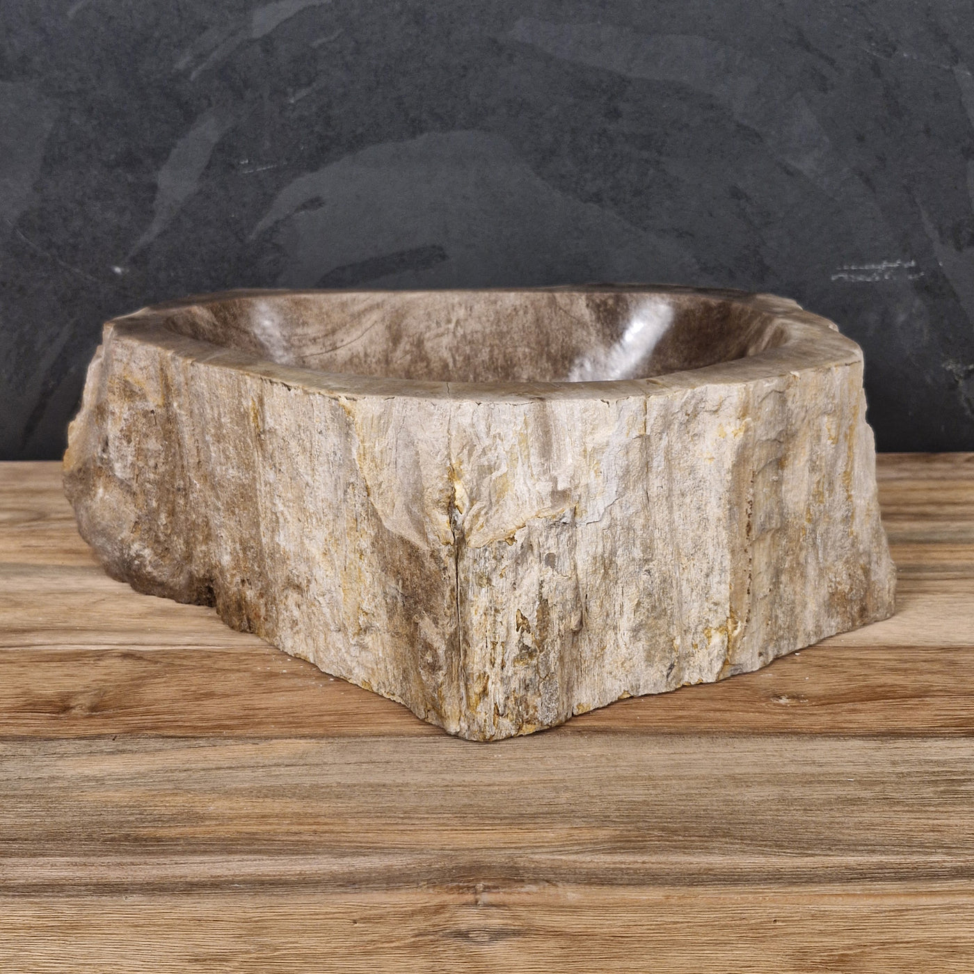 Aufsatzwaschbecken aus versteinertem Holz von FOSSIL WOOD, naturstein, Unikat, 47x36x15 cm für Badgestaltung.