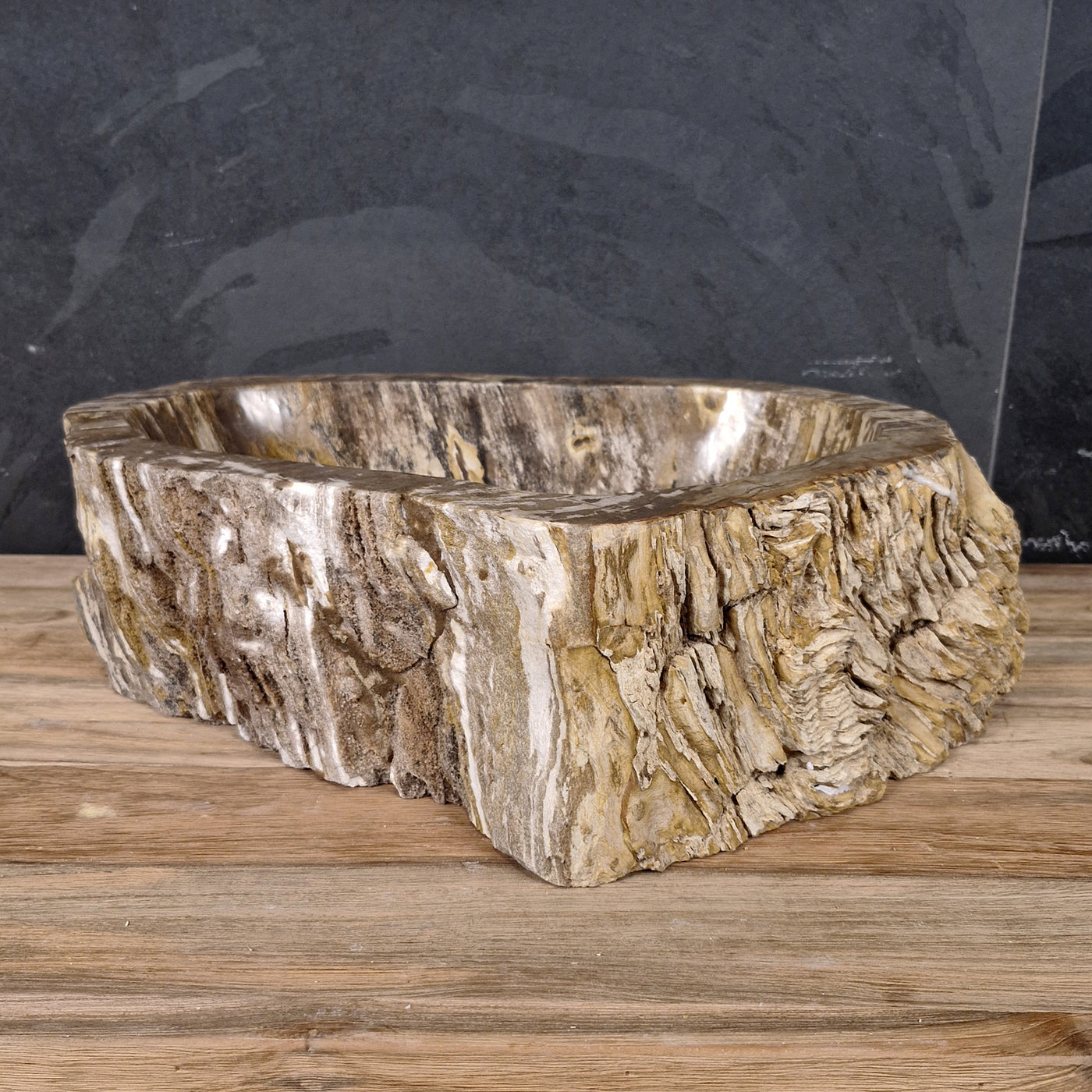 Aufsatzwaschbecken aus versteinertem Holz von FOSSIL WOOD, 53x34x15cm, Naturstein-Unikat für Badgestaltung.