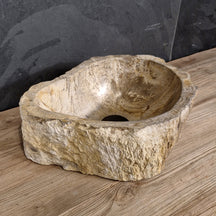 Aufsatzwaschbecken aus versteinertem Holz von Fossil Wood, naturbelassenes Badgestaltungselement, Maße 39x29x15 cm.