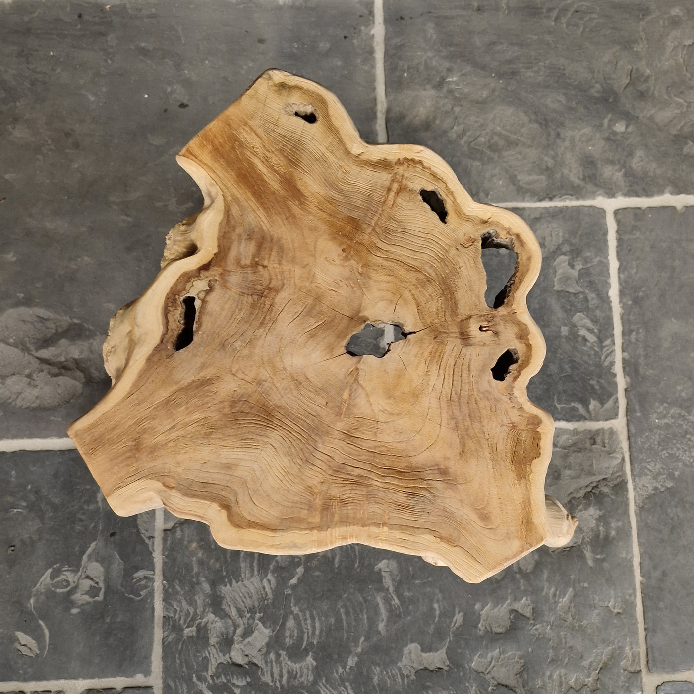 Wurzelholz Hocker aus Altholz für Badgestaltung, rechteckiger Hocker mit natürlichen Holzmaserungen und handgefertigtem Design