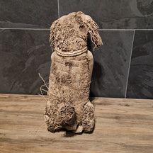 Hund-Badgestaltung mit Wurzelholz, handgefertigt, natürliche Tier-Design, langlebiges Material, für ein stilvolles Badezimmer.