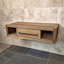Wandmontierter Hängeschrank für Bad aus recyceltem Teakholz von Komodo, naturfarben, Maße 120x53x40 cm.
