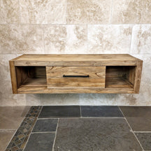 Hängeschrank für Bad aus recyceltem Teakholz von Komodo, wandmontiert, naturfarben, Maße 150x53x40cm.
