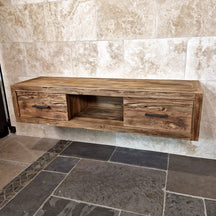 Rustikaler Bad-Hängeschrank aus handgefertigtem Teakholz von Komodo, 180x53x40cm, für stilvolle Badgestaltung.