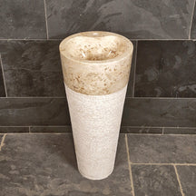 Beiges Standwaschbecken aus Marmor, 90 x 40 cm, für Badgestaltung, von Lefkas, mit glatter Oberfläche und modernem Design.