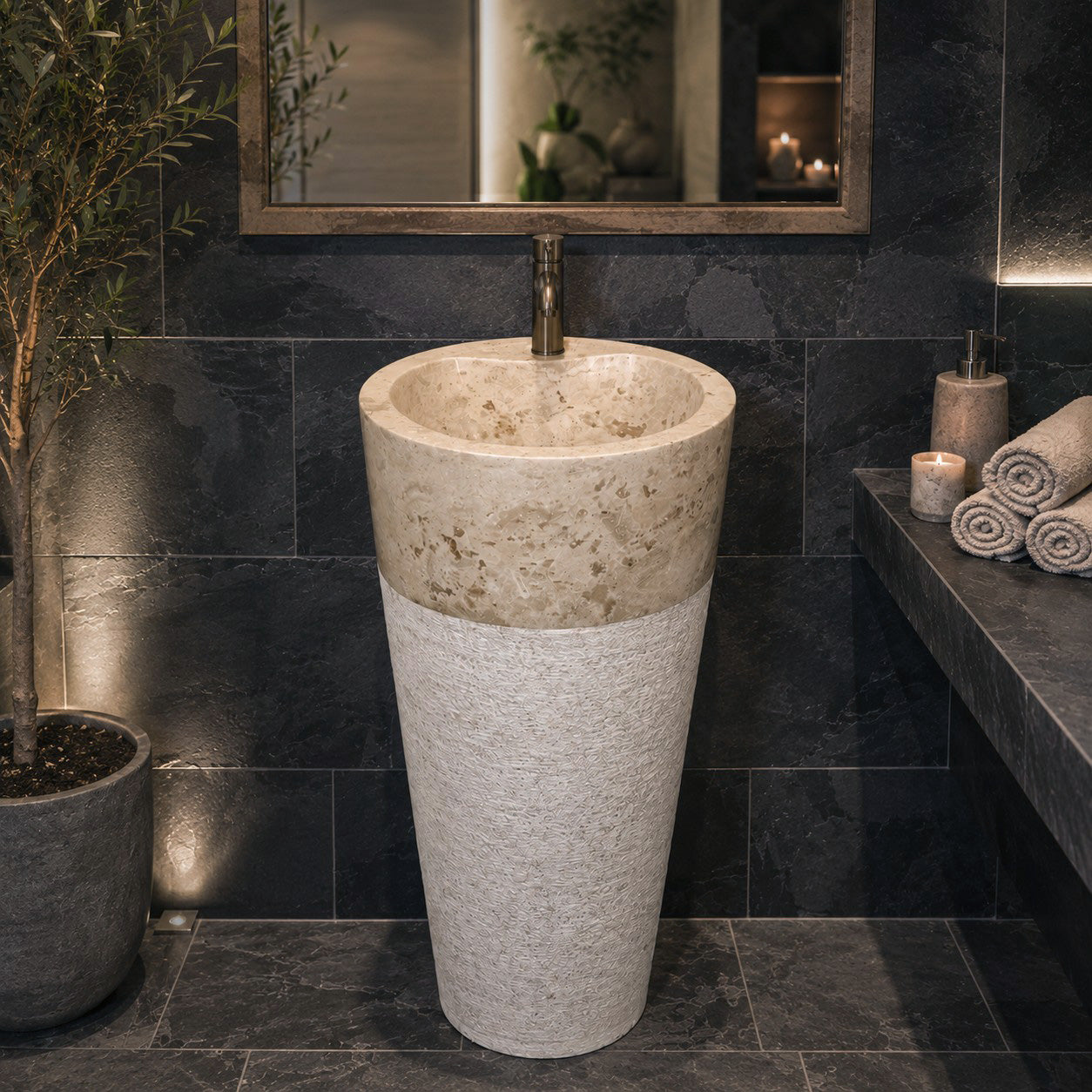 Standwaschbecken aus Marmor | beige, grob gehämmert | Ø 40 × H 90 cm | Lefkas