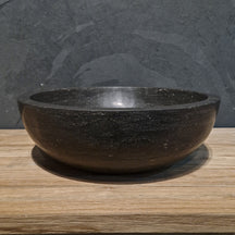 Rundes, glattes Aufsatzwaschbecken aus Naturstein von MOSKAU, 45 cm Durchmesser, für moderne Badgestaltung